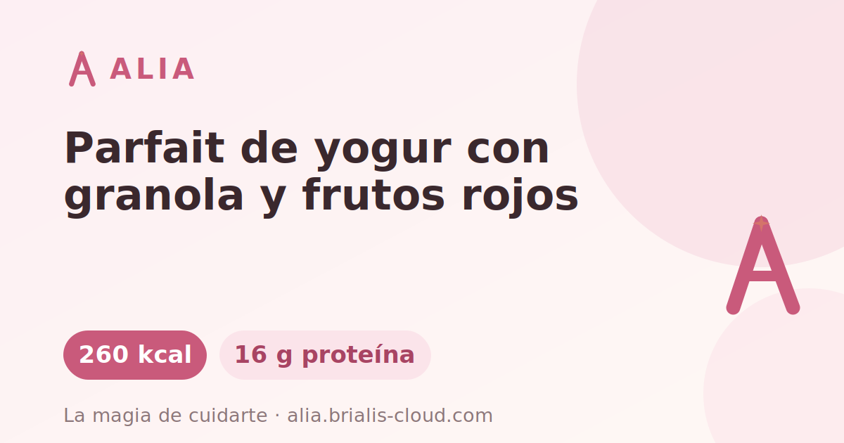 Parfait de yogur con granola y frutos rojos