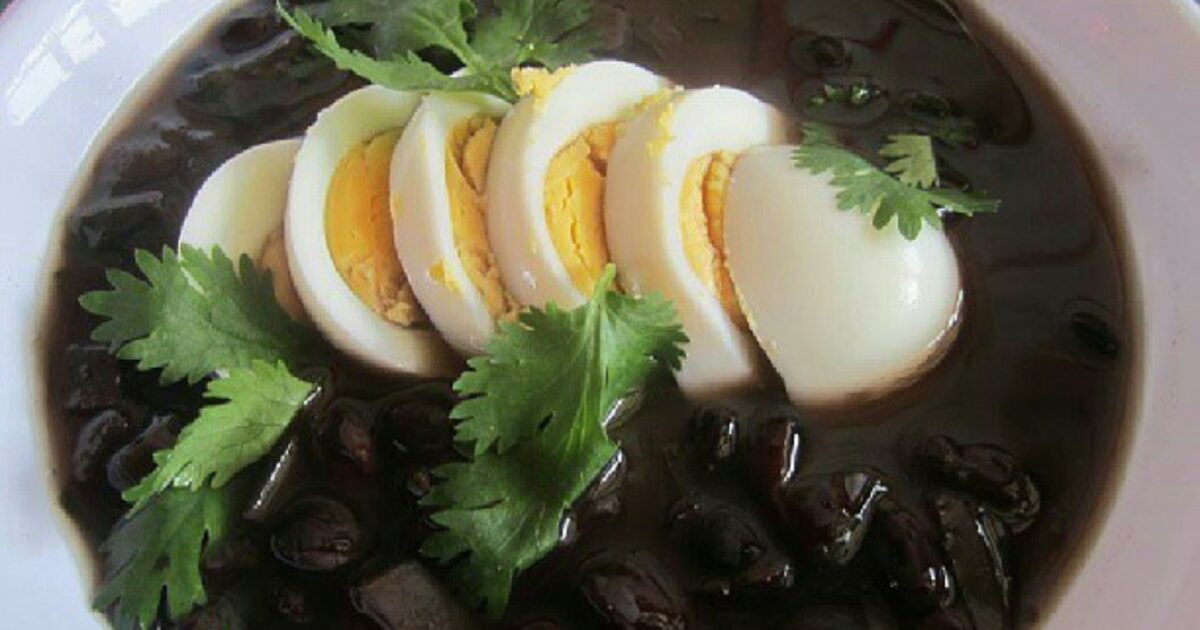 Sopa de frijoles hondureña